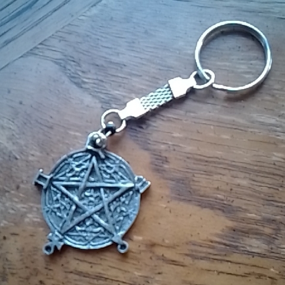 🍀Silver Pentagram Keychain!!!